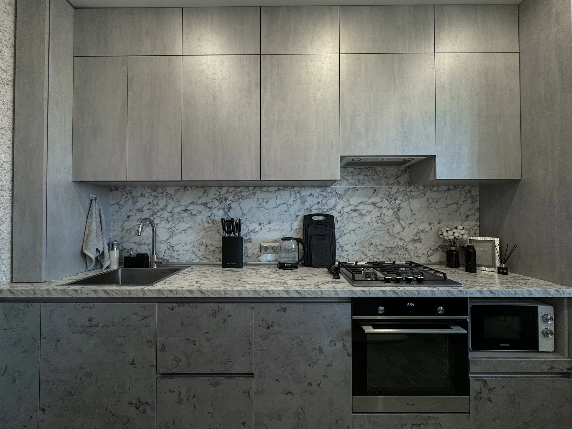 Прямая кухня «Loft Concrete & Marble»